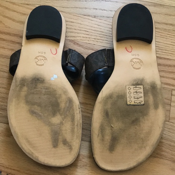 Michael Kors Monogram Sandals Sz 9.5 - Picture 10 of 15
